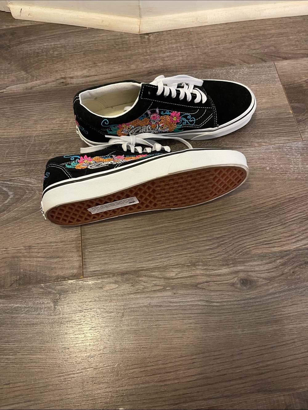 Vans Black Low-Top Sneakers with Multicolor Floral Embroidery - Picture 7 of 7